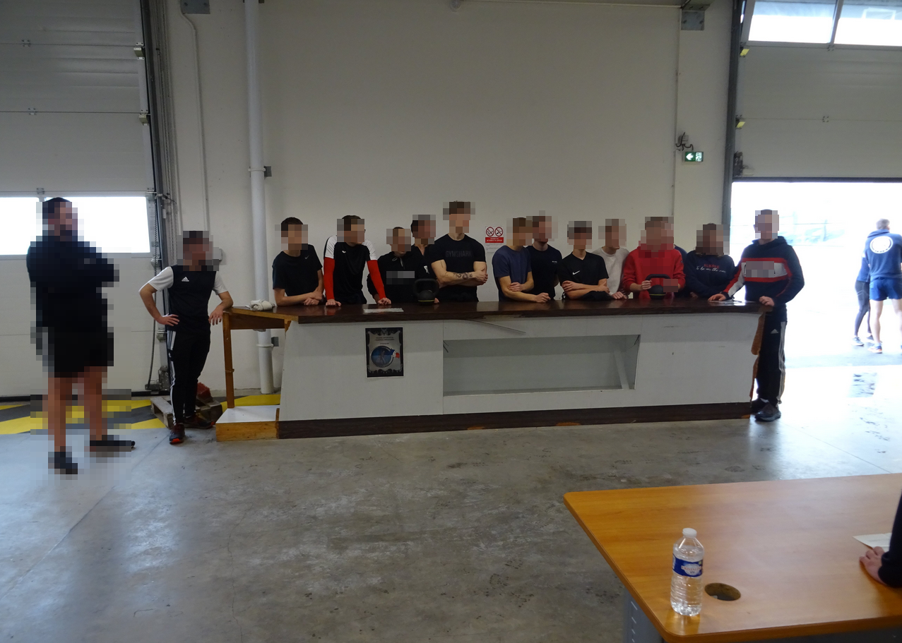 Les alternants participant à la journée commémorative du 11 novembre.